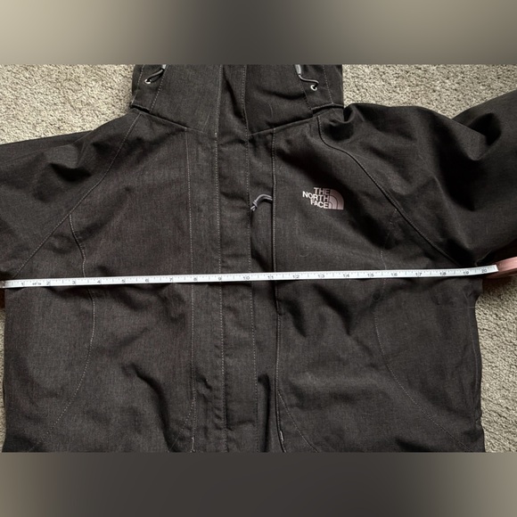 The North Face Grey and Purple Women's Inlux Insulated Jacket - Picture 9 of 10